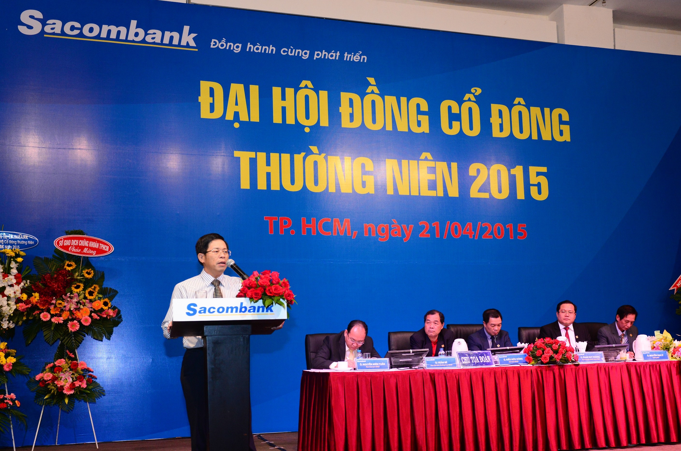 ĐHCĐ bất thường Eximbank: Cổ đông bức xúc, nhưng mọi việc đều được thông qua ảnh 1 ĐHCĐ bất thường Eximbank: Cổ đông bức xúc, nhưng mọi việc đều được thông qua ảnh 1